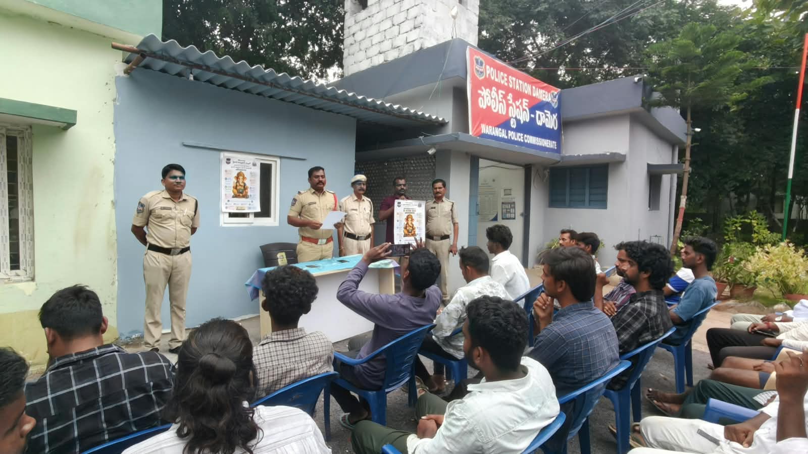 గణేష్ మండప నిర్వాహకులకు దామెర ఎస్ఐ సూచనలు