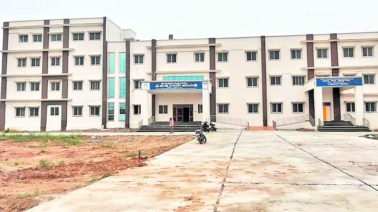 పరకాల ప్రారంభమై 30 రోజులు సేవలు మాత్రం శూన్యం!