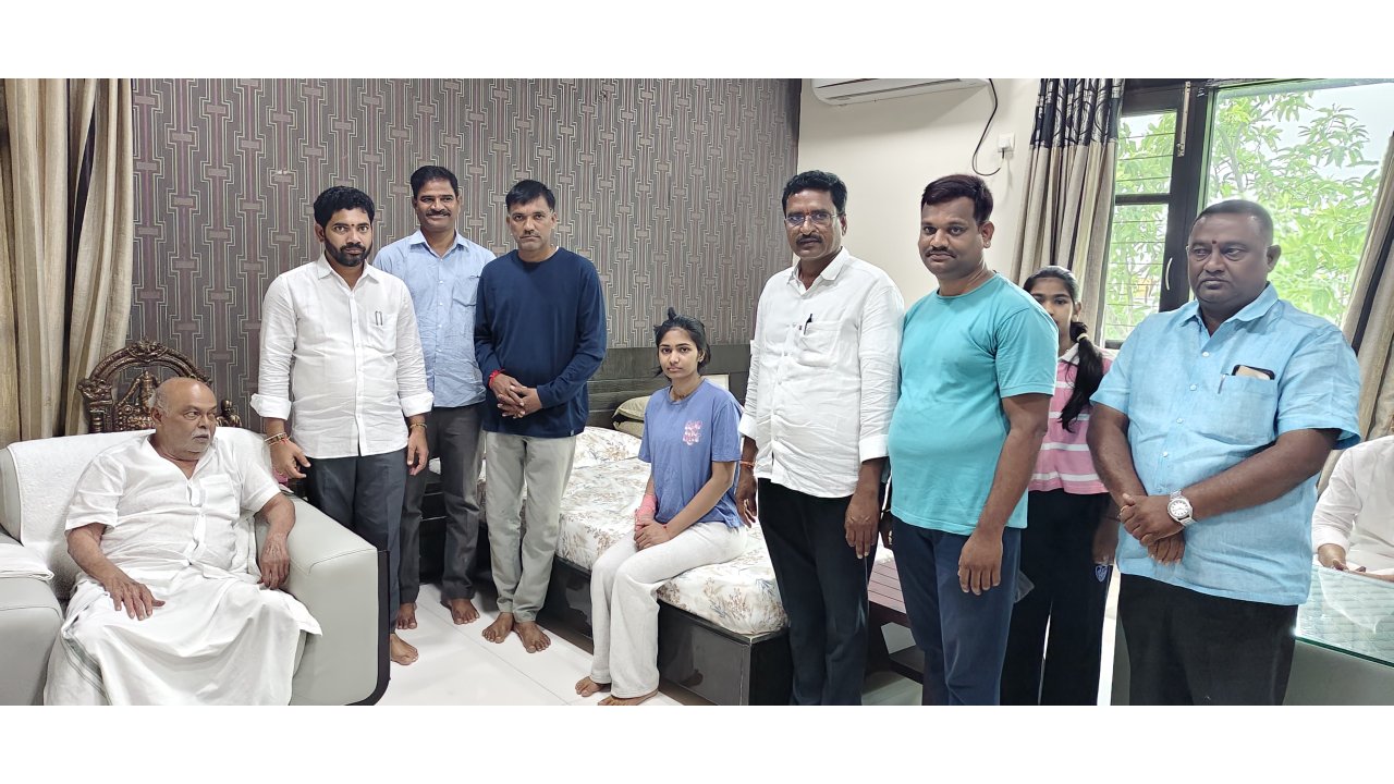 మంచిర్యాల ఎమ్మెల్యే ప్రేమ్ సాగర్ రావును కలిసిన స్పందన కుటుంబ సభ్యులు