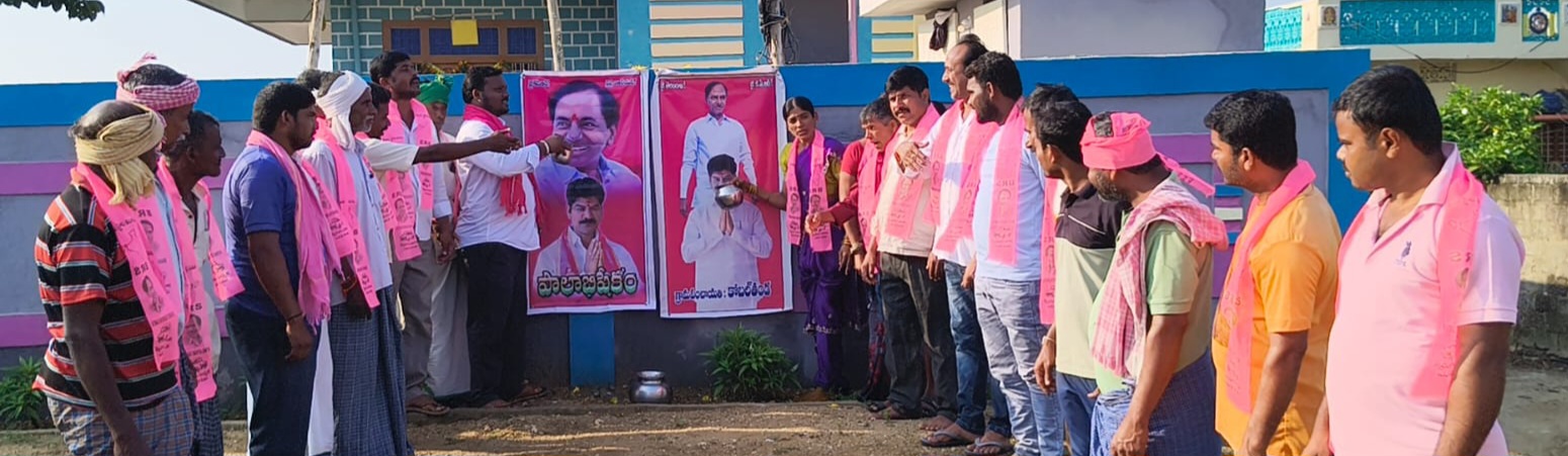 మాజీ సిఎం చిత్రపటానికి కి పాలాభిషేకం.
