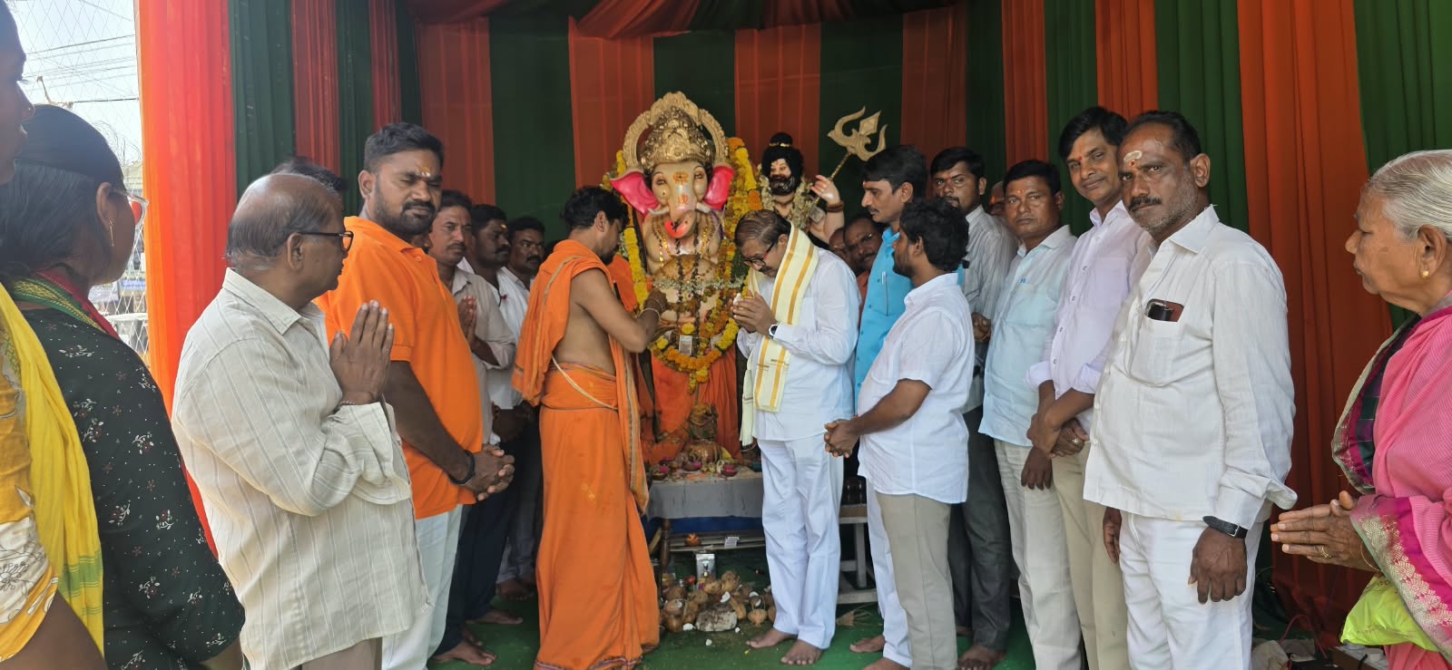 గణపతి నవరాత్రి ఉత్సవాల్లో ప్రత్యేక పూజలు
