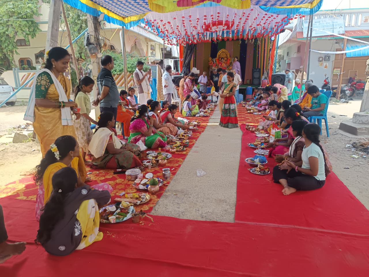 ఘనంగా కుంకుమార్చనలో పాల్గొన్న మహిళా భక్తులు