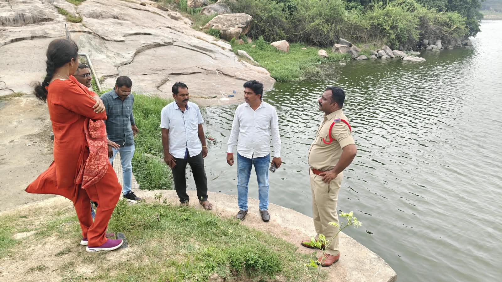 గణేష్ నిమజ్జన చెరువును పరిశీలించిన అధికారులు