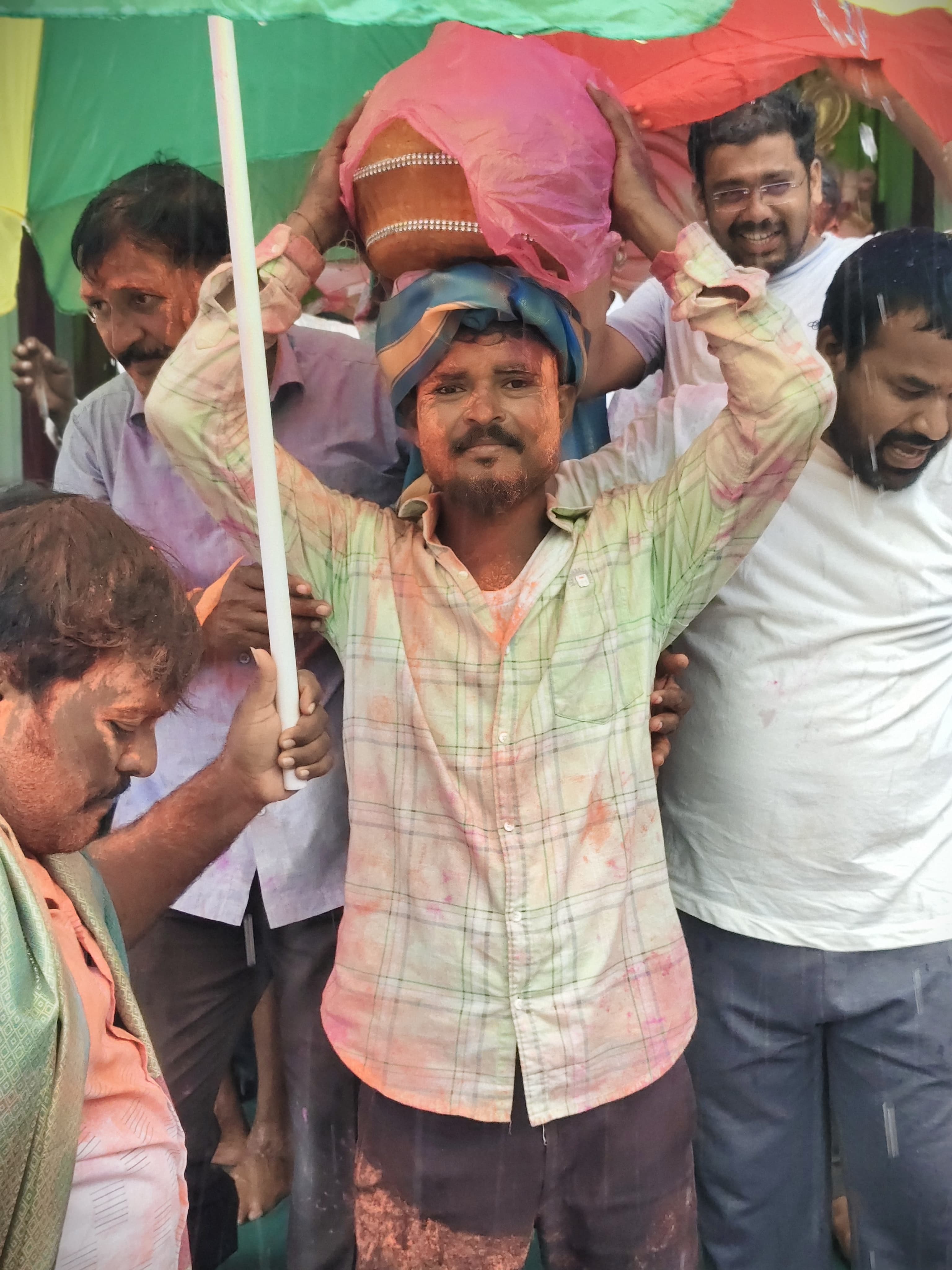 వర్షంలోనూ తగ్గని భక్తి.. రేపల్లెవాడలో రికార్డు స్థాయిలో లడ్డూ వేలం