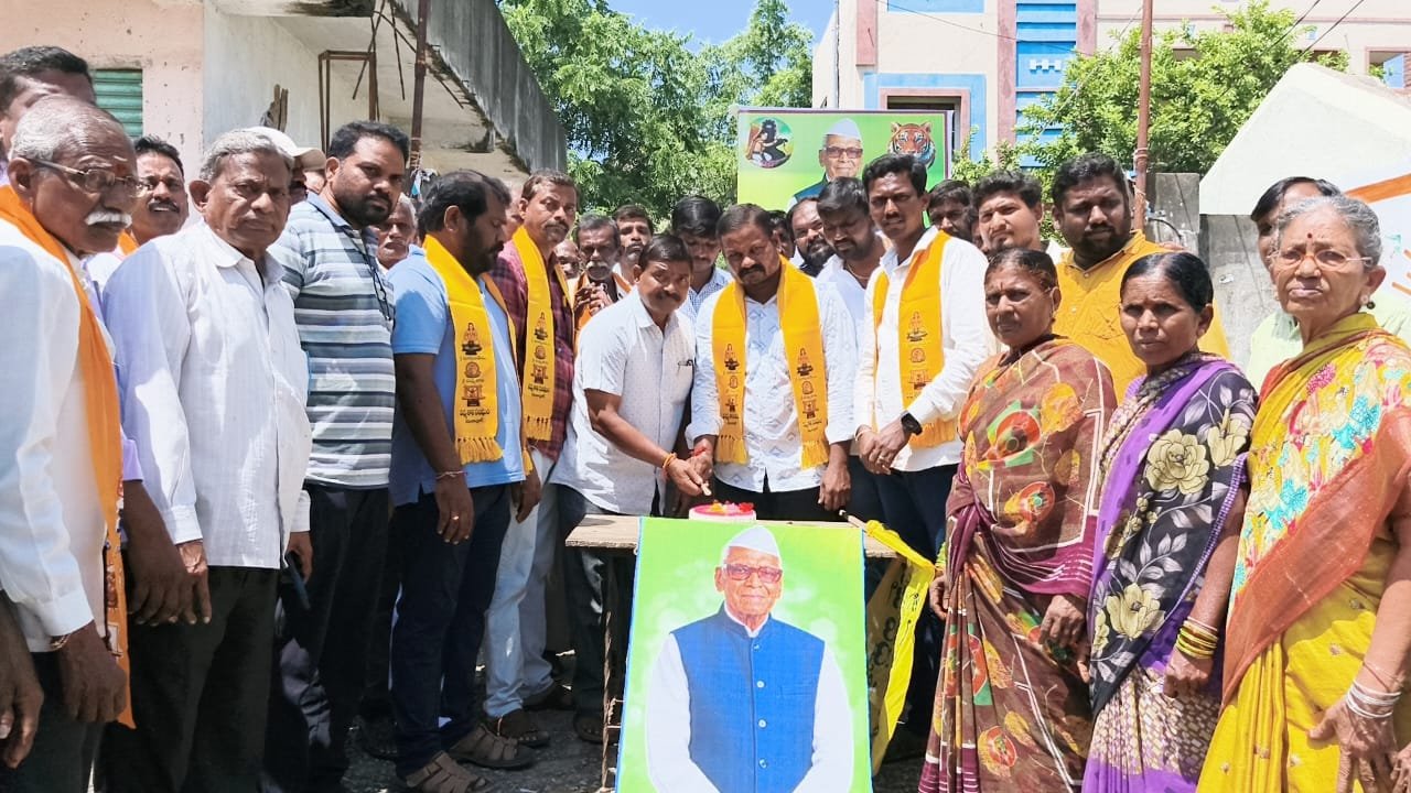 కమలాపూర్ లో ఘనంగా కొండా లక్ష్మణ్ బాపూజీ111వ జయంతి