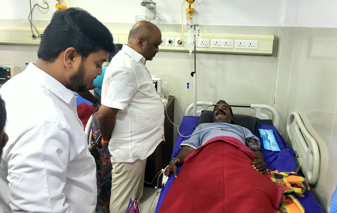రోడ్డు ప్రమాదంలో గాయపడిన బీఆర్‌ఎస్ నేతకు చల్లా పరామర్శ