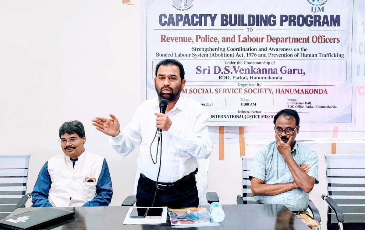 మానవ అక్రమ రవాణా నిర్మూలనకు సమన్వయంతో పనిచేయాలి:ఆర్డీవో వెంకన్న