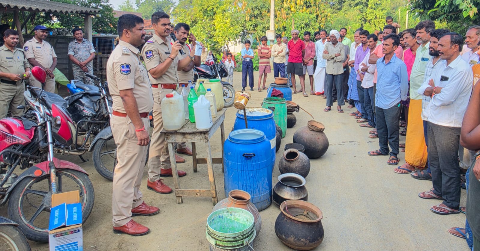 గుడుంబా పై పోలీస్ ల ఉక్కుపాదం.