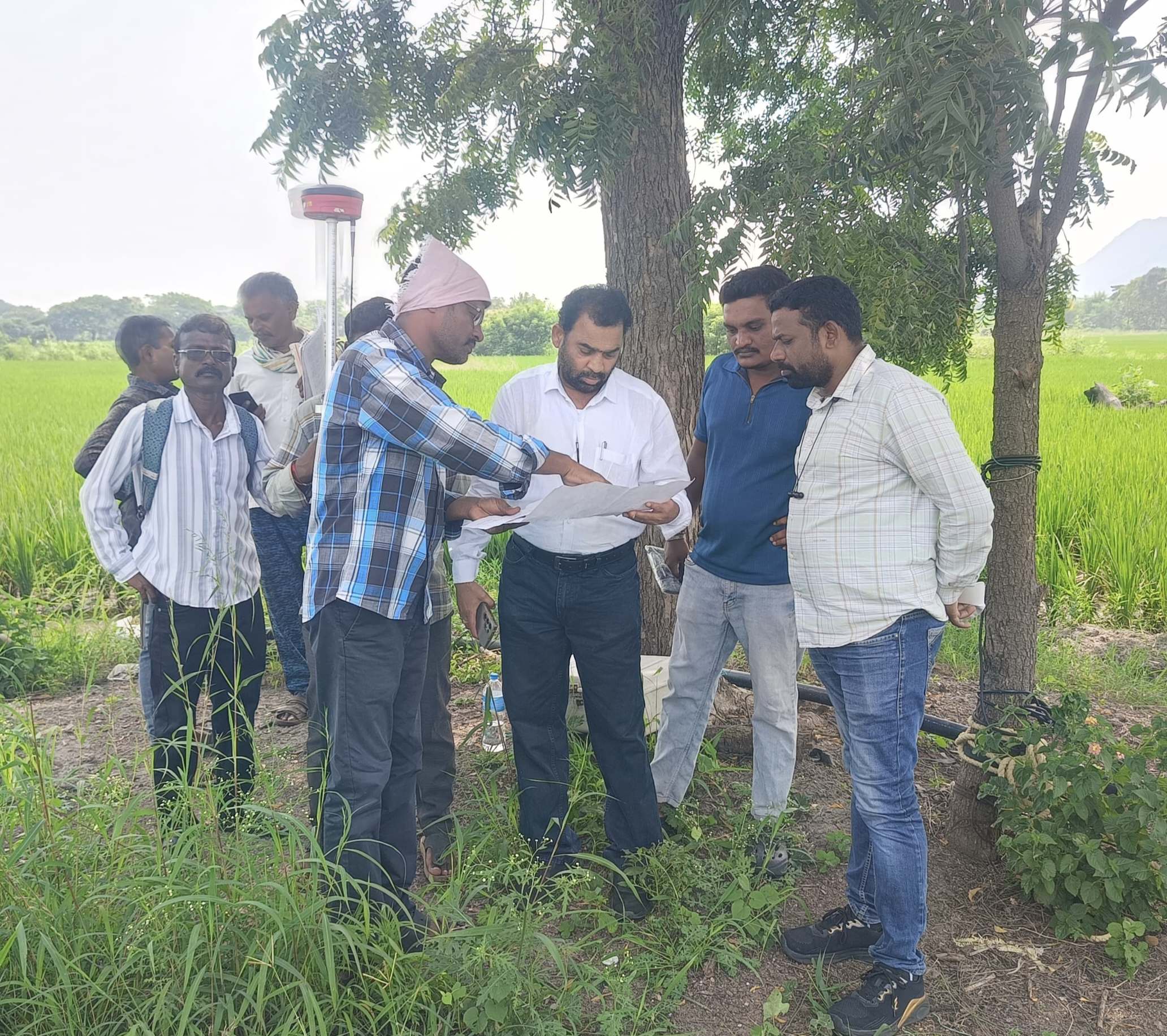 కామారెడ్డిపల్లిలో భూముల రీ-సర్వే పరిశీలన