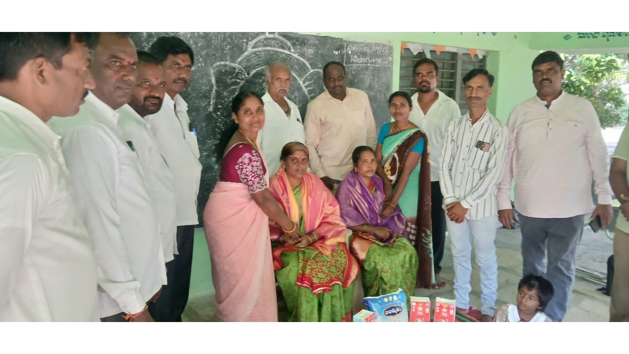 అంగన్వాడి టీచర్లకు సత్కారం