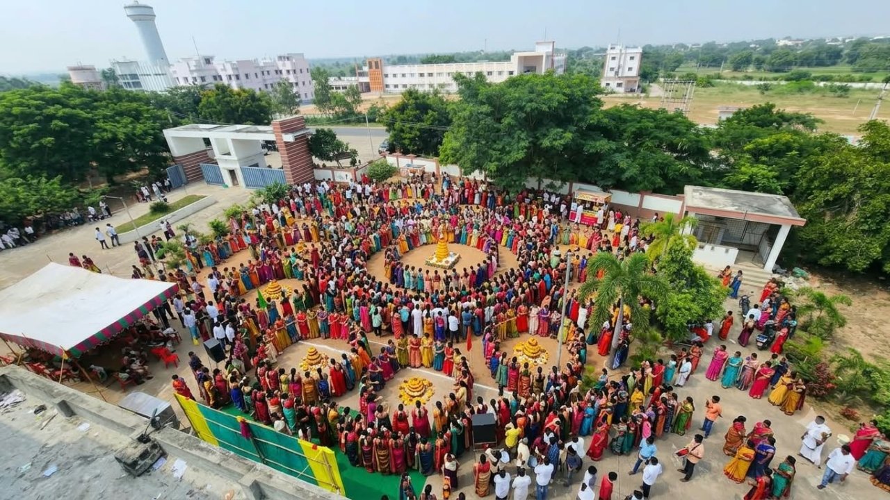 ఎంజెపిలో పిఎంశ్రీ బతుకమ్మ సంబరాలు