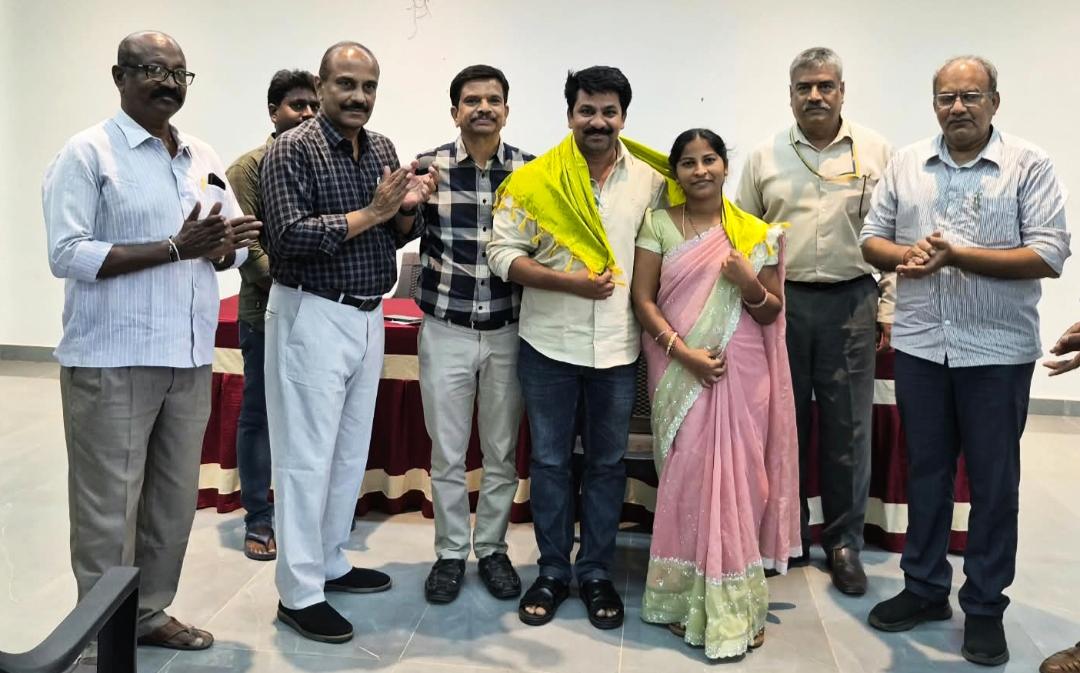 ఎల్ఐసీ ఏజెంట్‌గా 20 ఏళ్లు పూర్తి.. దేశెట్టి జీవన్‌కు ఘన సన్మానం