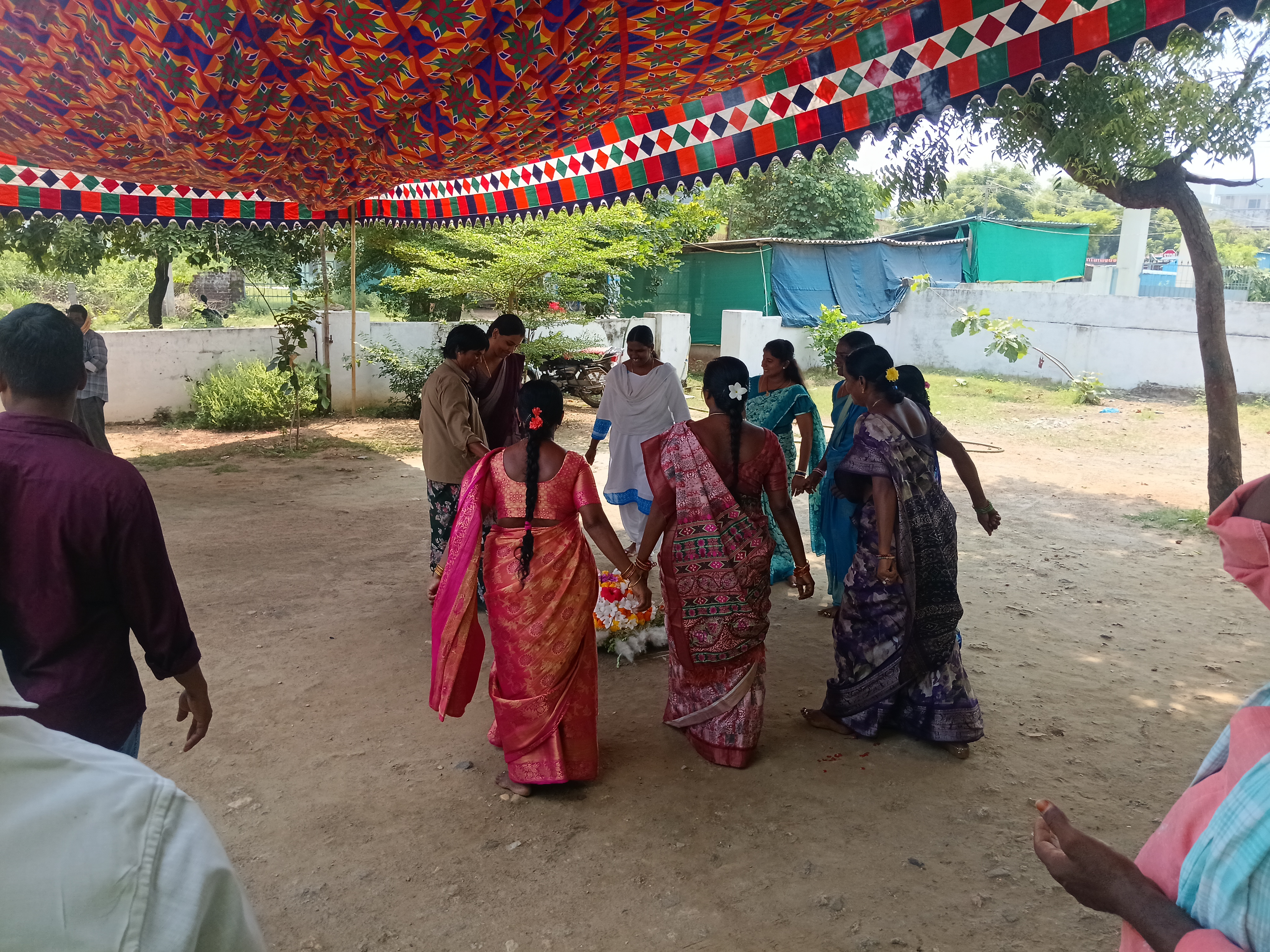 కొణిజర్లలో ఘనంగా బతుకమ్మ సంబరాలు