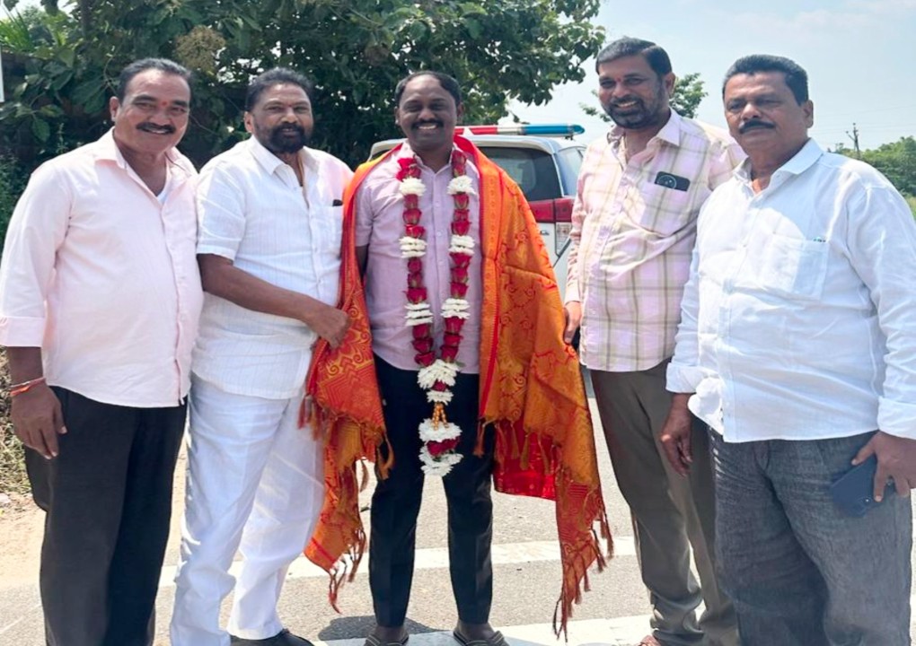 పర్వతగిరిలో బదిలీపై వెళ్తున్న ఎస్సై భోగం ప్రవీణ్‌కు ఘన వీడ్కోలు