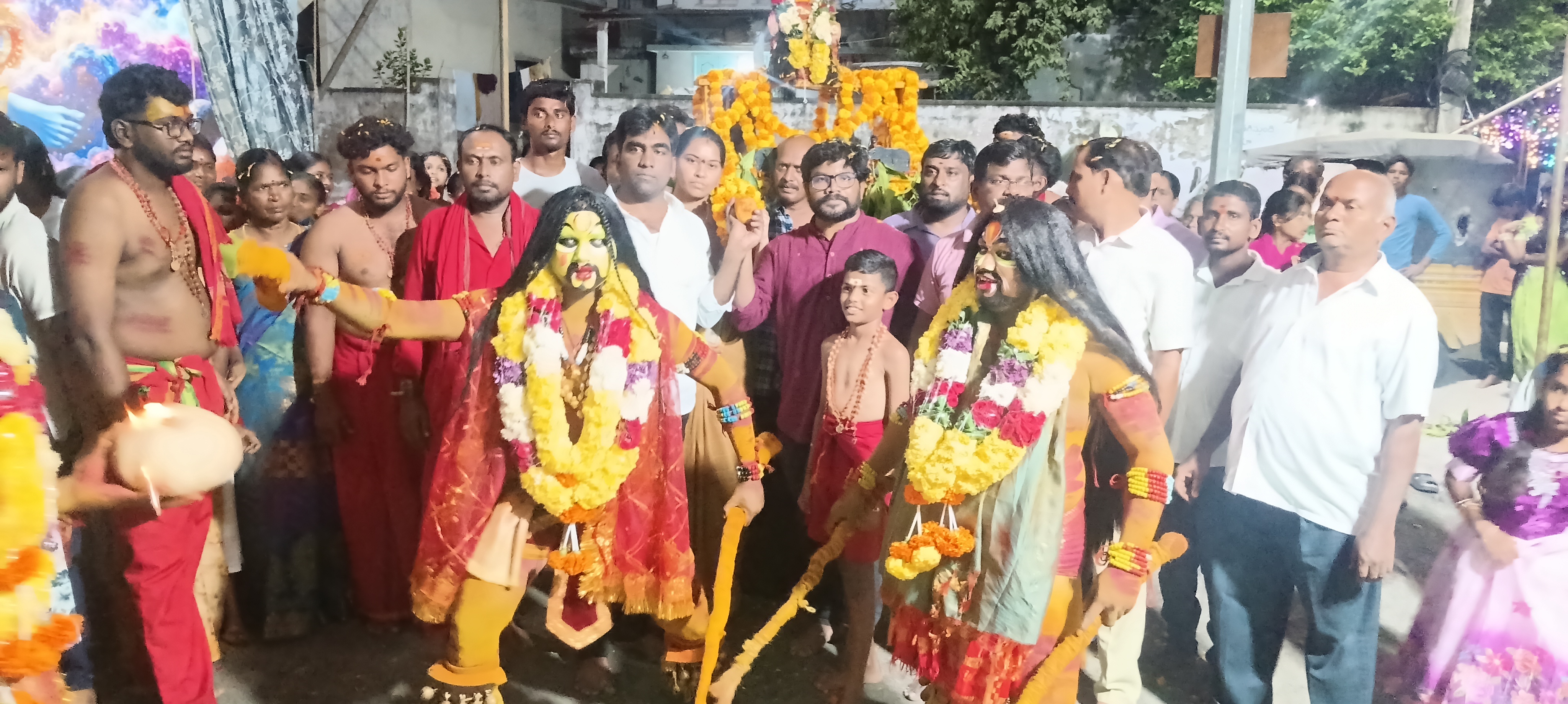 ఘనంగా అమ్మకీ పల్లకి సేవ... ఘనంగా అమ్మకీ పల్లకి సేవ...