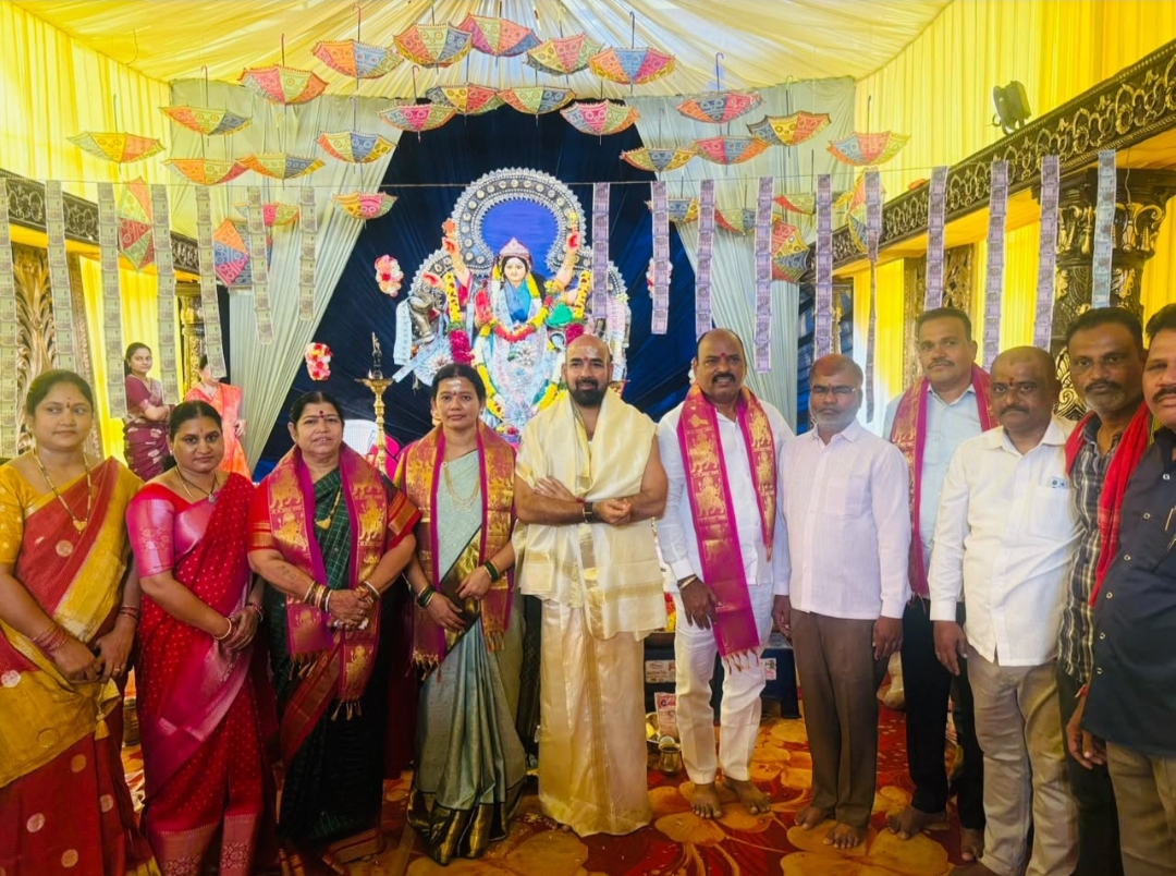: వినాయక నగర్, ఎంఐజీ కాలనీల్లో అమ్మవారిని దర్శించుకున్న బూరుగడ్డ పుష్పనగేష్
