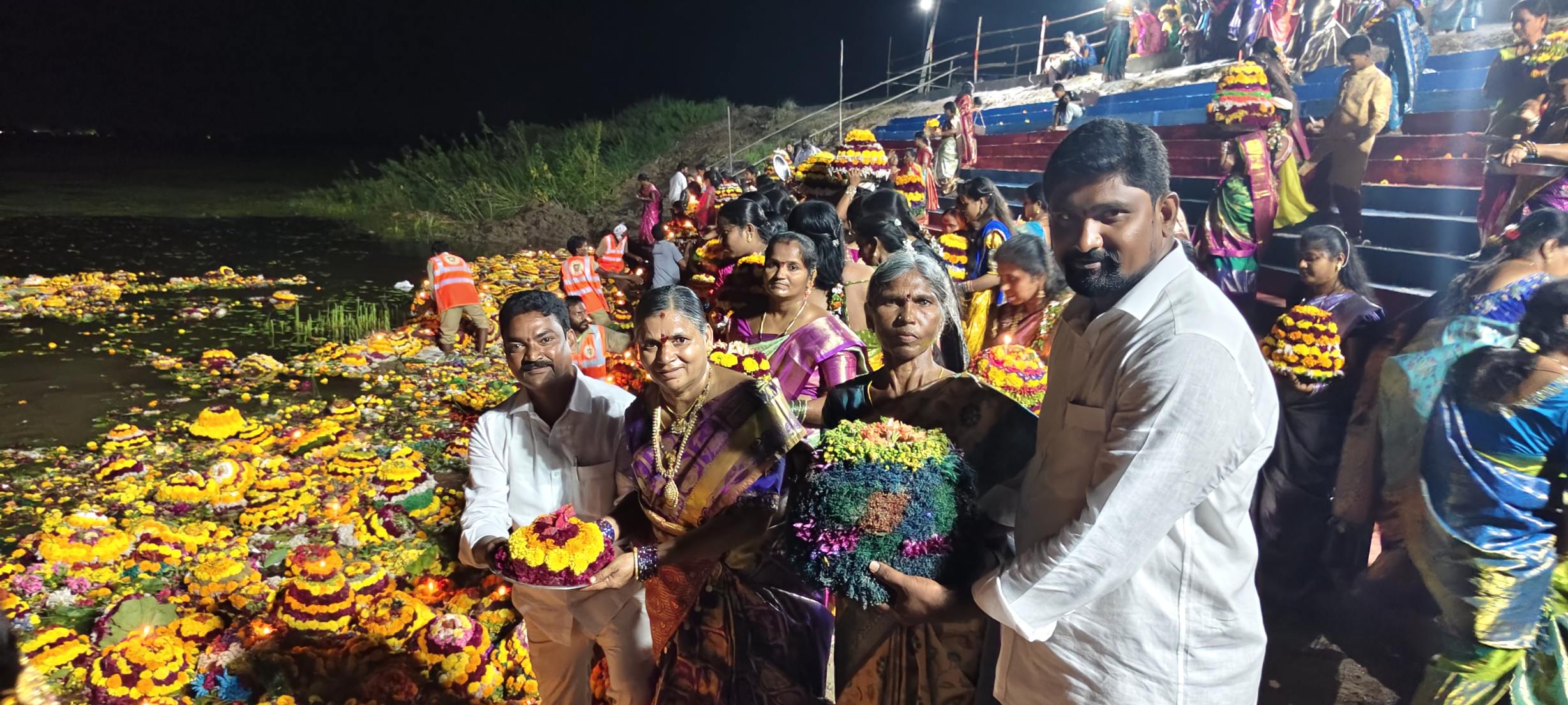 దామెర చెరువు వద్ద ఘనంగా సద్దుల బతుకమ్మ వేడుకలు