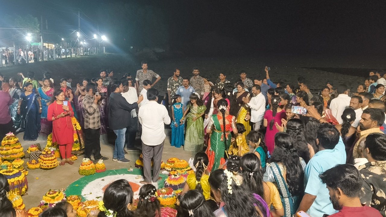 పూల పండుగ.. పల్లెల్లో సంబరాల జాతర!