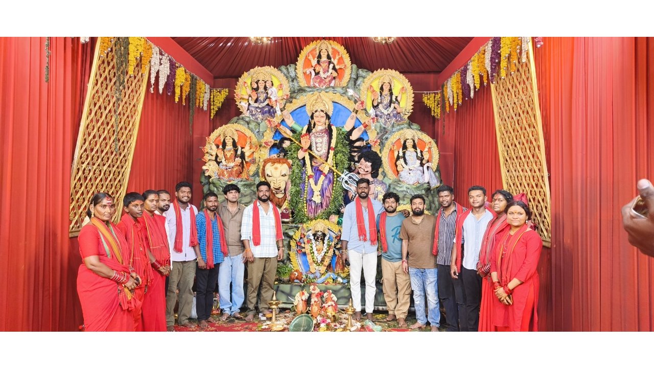 శ్రీమహిషాసురమర్దిని అవతారంలో అమ్మవారు