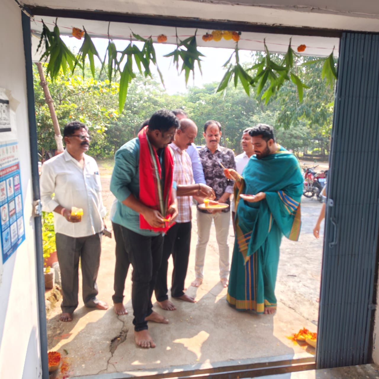 దసరా పండుగను పురస్కరించుకుని దామెర పోలీస్ స్టేషన్‌లో ఆయుధపూజ