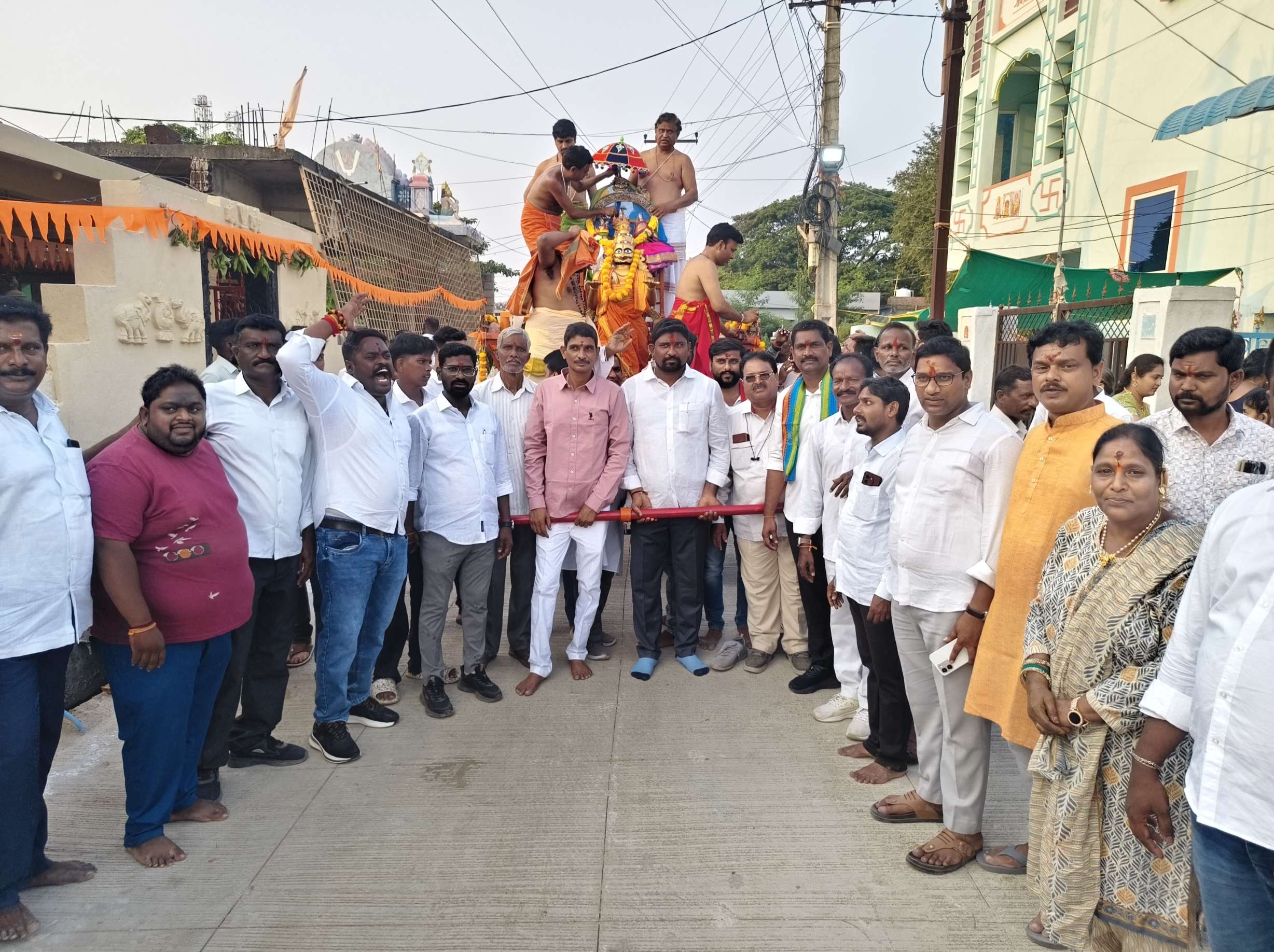 పరకాలలో ఘనంగా చెన్నకేశవ స్వామి రథయాత్ర పరకాలలో ఘనంగా చెన్నకేశవ స్వామి రథయాత్ర