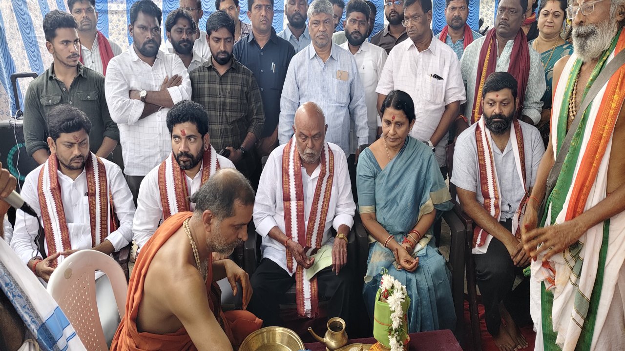 ​విజయదశమి పర్వదినాన శ్రీ విశ్వనాథ ఆలయ పునర్నిర్మాణ పనులకు భూమిపూజ