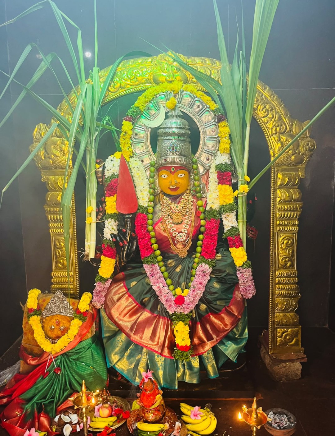 తెల్లాపూర్ పోచమ్మ ఆలయంలో రేపు ప్రత్యేక పూజలు.. అమ్మవారి చీరల వేలం