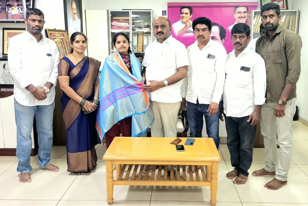 మంచిర్యాల ప్రభుత్వ వైద్య కళాశాలలో సీటు సాధించిన హాన్విక..అభినందించిన మాజీ ఎమ్మెల్యే చల్లా ధర్మారెడ్డి!