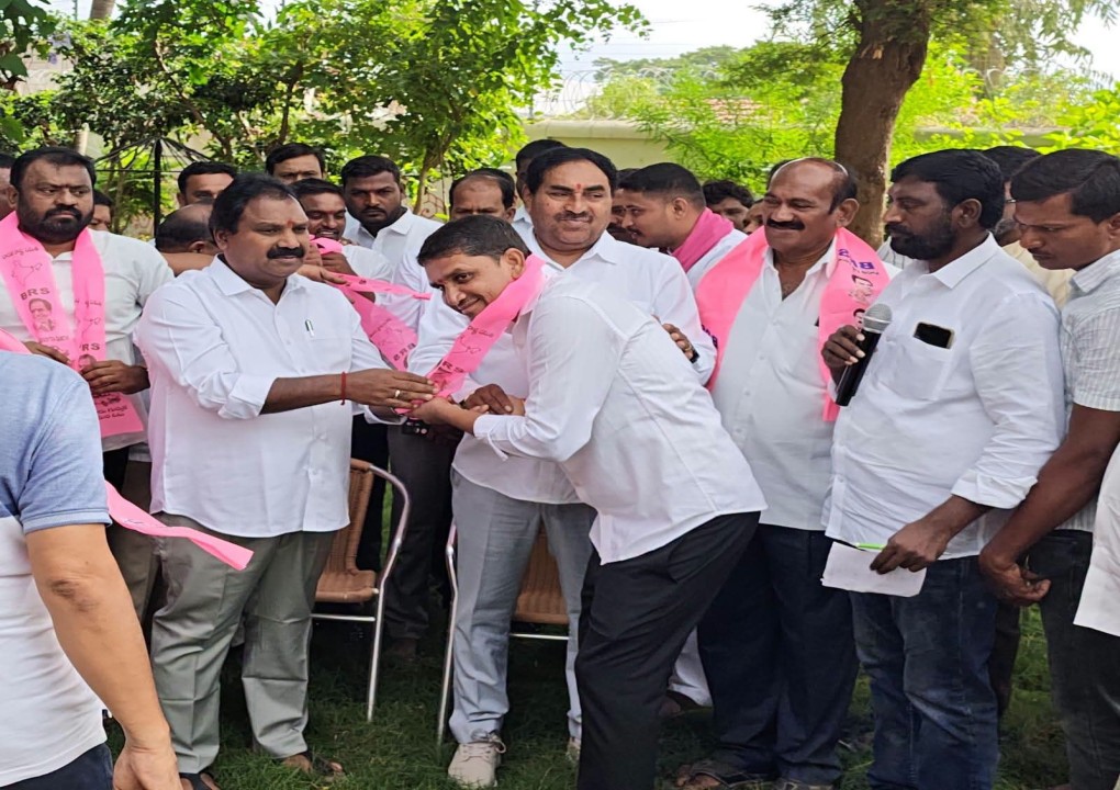పర్వతగిరిలో కాంగ్రెస్‌కు భారీ షాక్